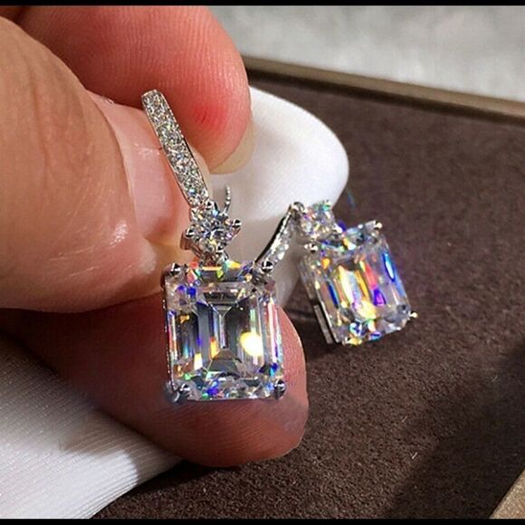 Beautiful 18k White Gold PLATED CZ Diamond Earrings - Picture 3 of 4